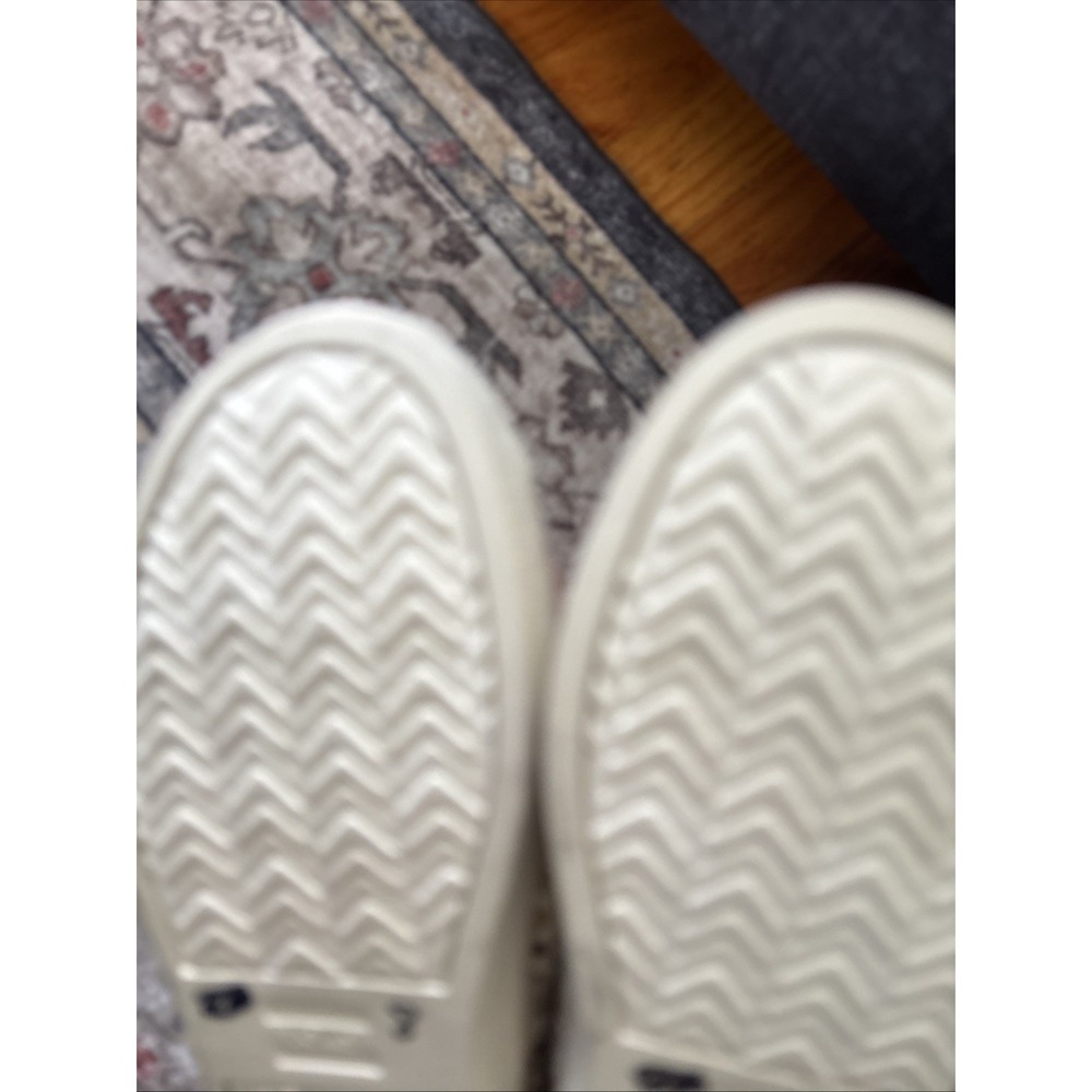 Youth Girls size 2 Toms shoes lace up - Picture 4 of 4